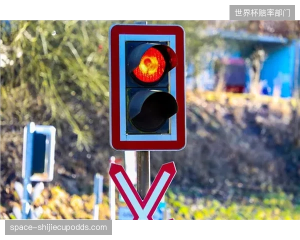毫秒级红绿灯提示切换确保三十个机位视线精准对接