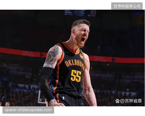 卫冕冠军雷霆队展现了联盟顶级的攻防转换能力，其压迫性防守是快速反击战术的起点。